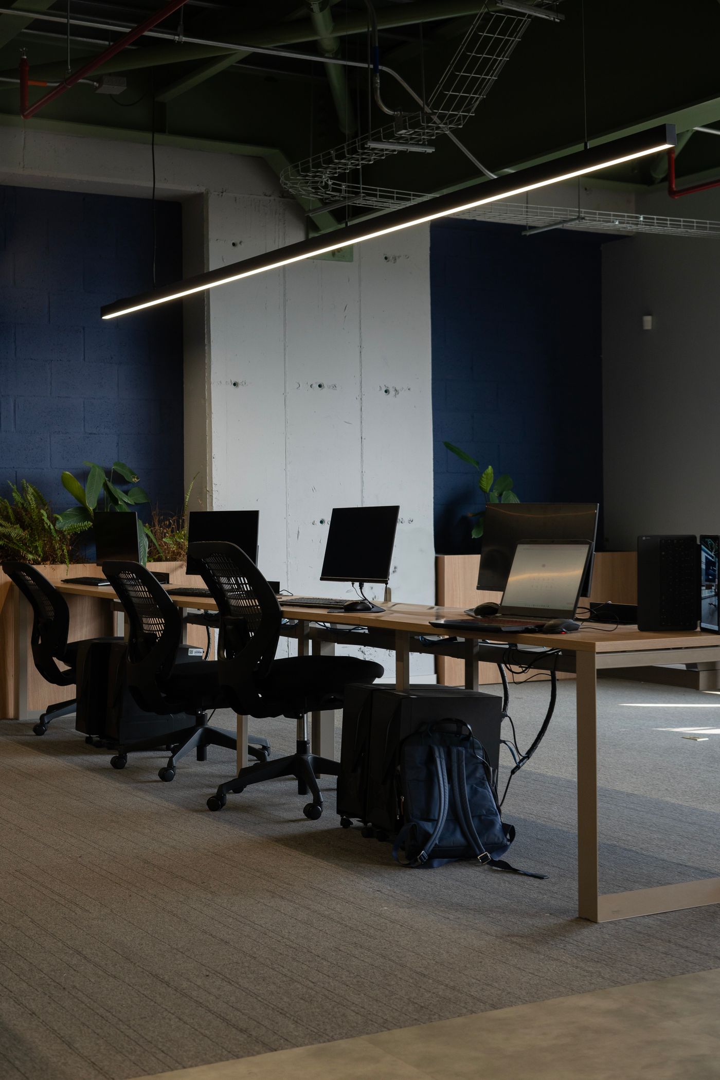 Reference photograph of this workspace type